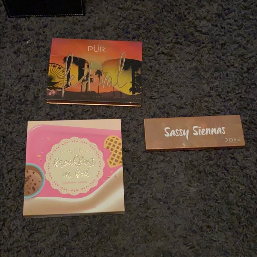 Eyeshadow palette lot